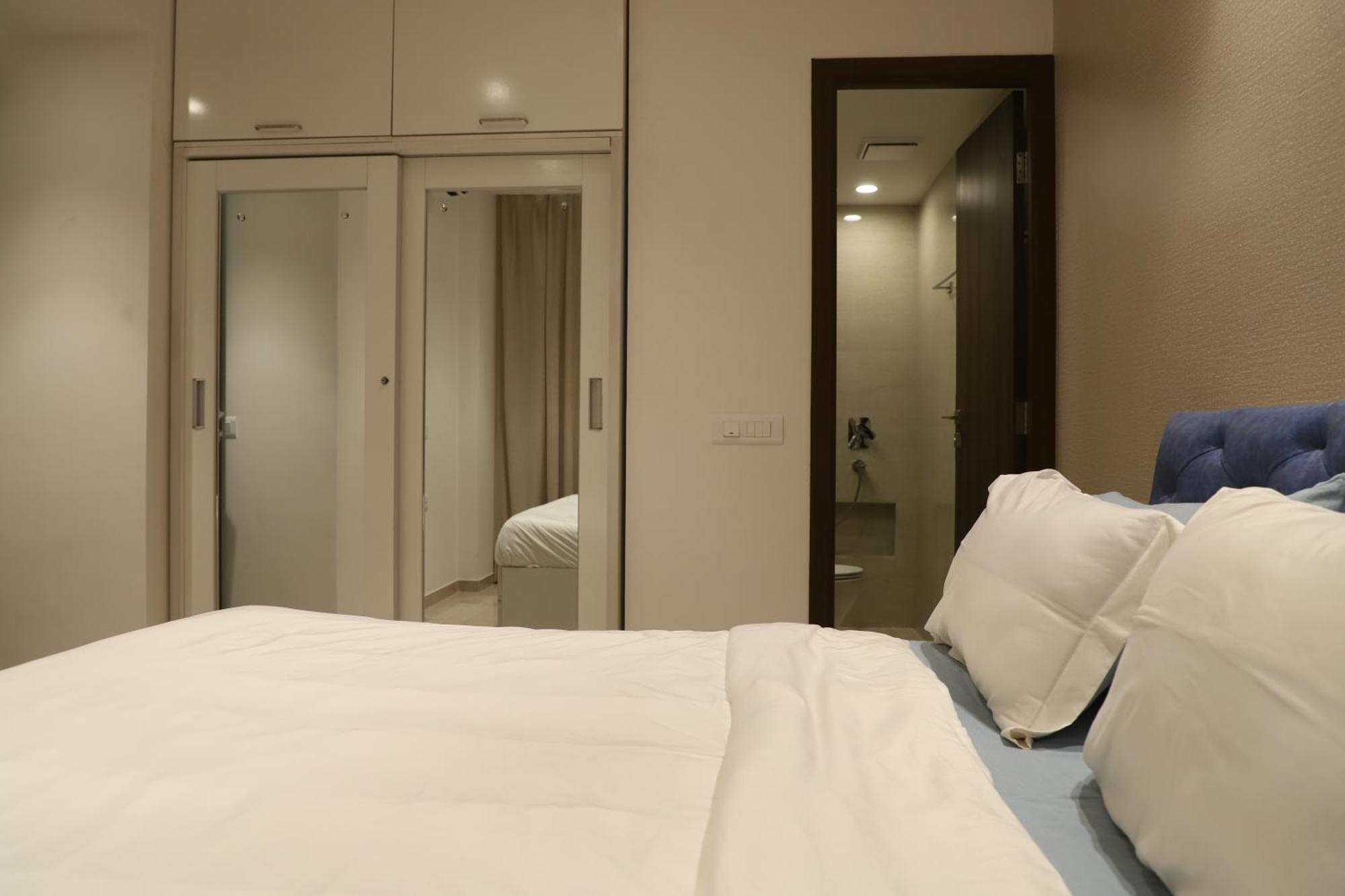 Zenia Luxury Suites And Serviced Apartments Mumbai Exterior foto
